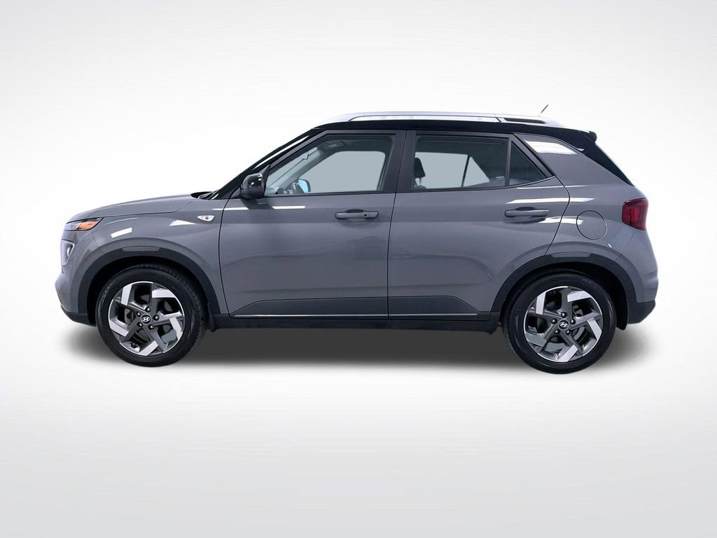 Used 2023 Hyundai Venue Limited image 2
