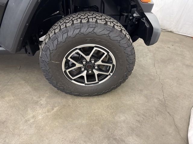 Used 2025 Jeep Wrangler Unlimited Rubicon w/ Convenience Group image 23