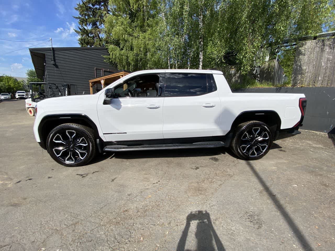 Used 2025 GMC Sierra EV Denali AWD/4WD image 3