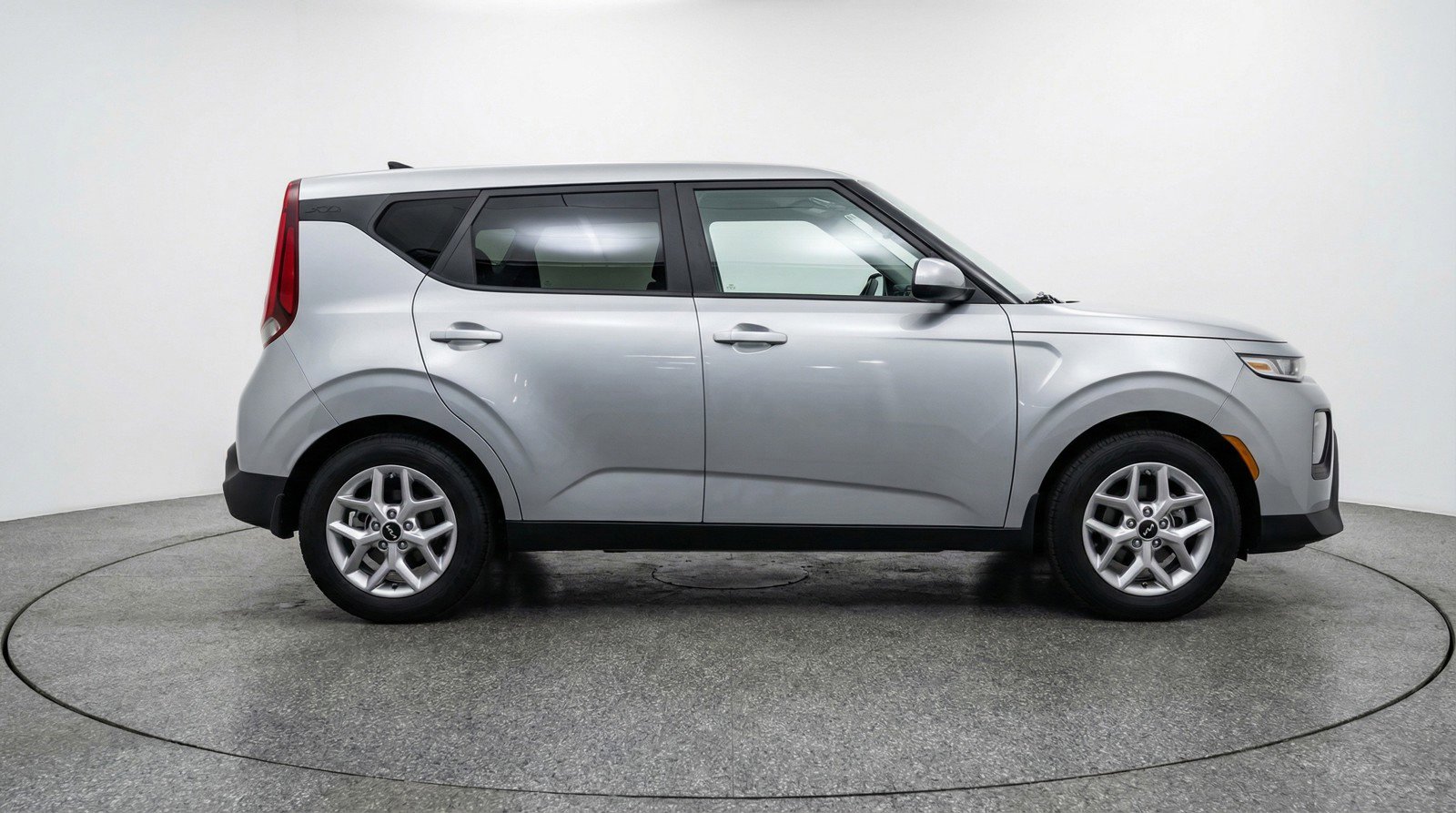 Used 2025 Kia Soul LX w/ LX Technology Package FWD image 11