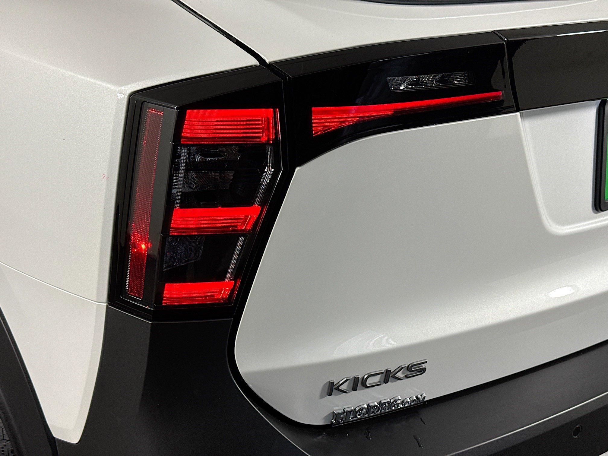 Used 2026 Nissan Kicks SR image 36