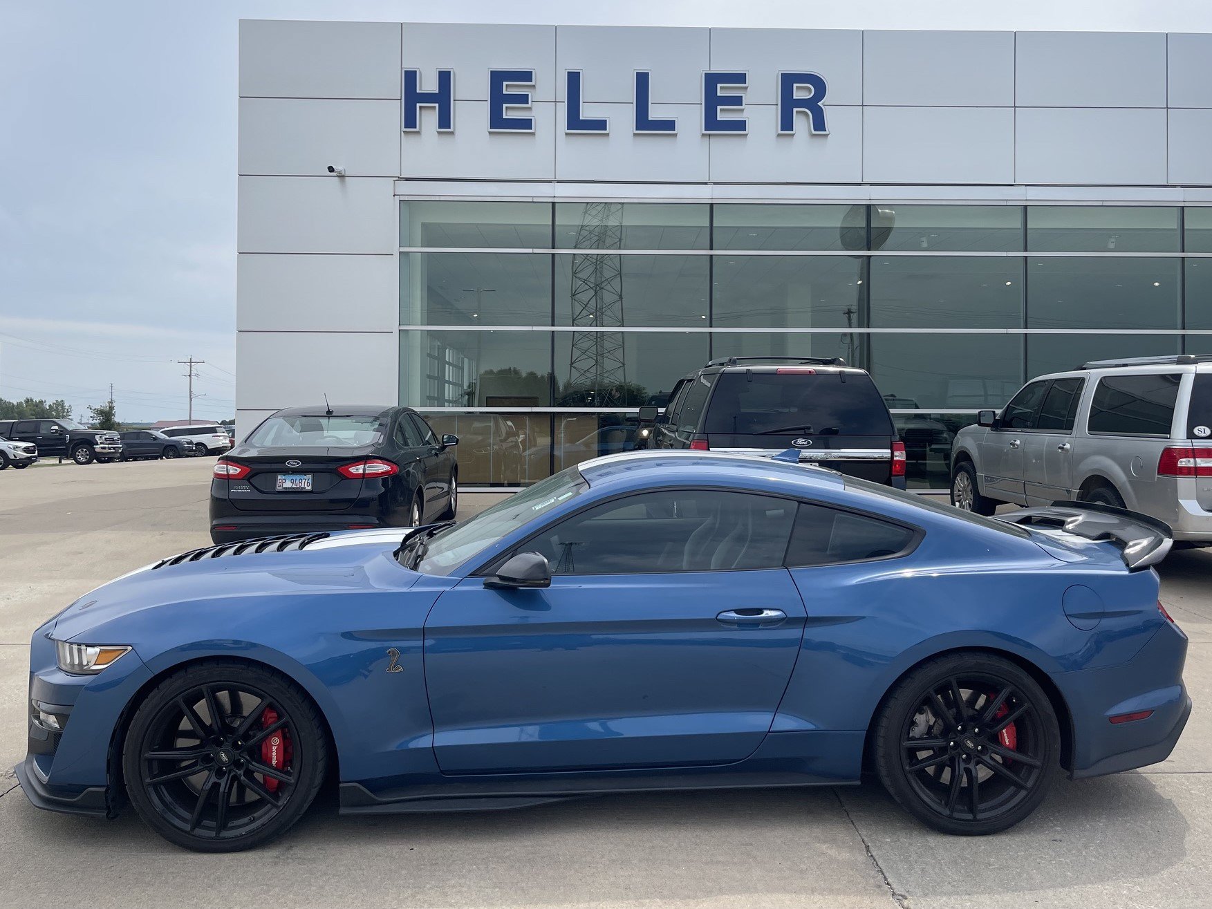 Used 2020 Ford Mustang Shelby GT500 w/ Technology Package RWD image 3