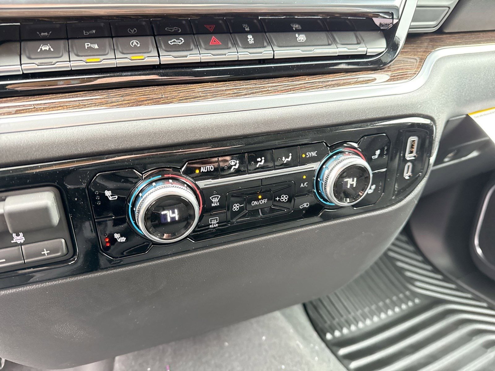 New 2026 GMC Sierra 1500 SLE w/ Preferred Package image 16