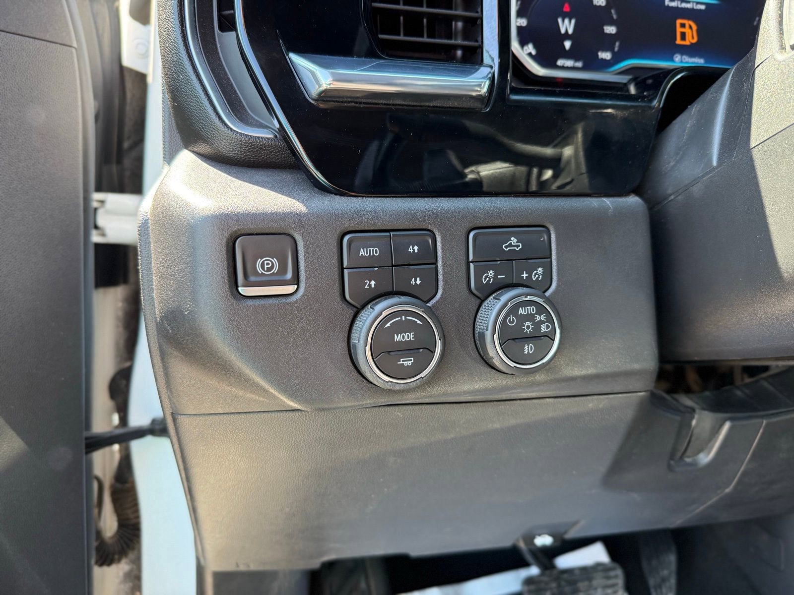 Used 2023 Chevrolet Silverado 1500 LT Trail Boss w/ Protection Package AWD/4WD image 25