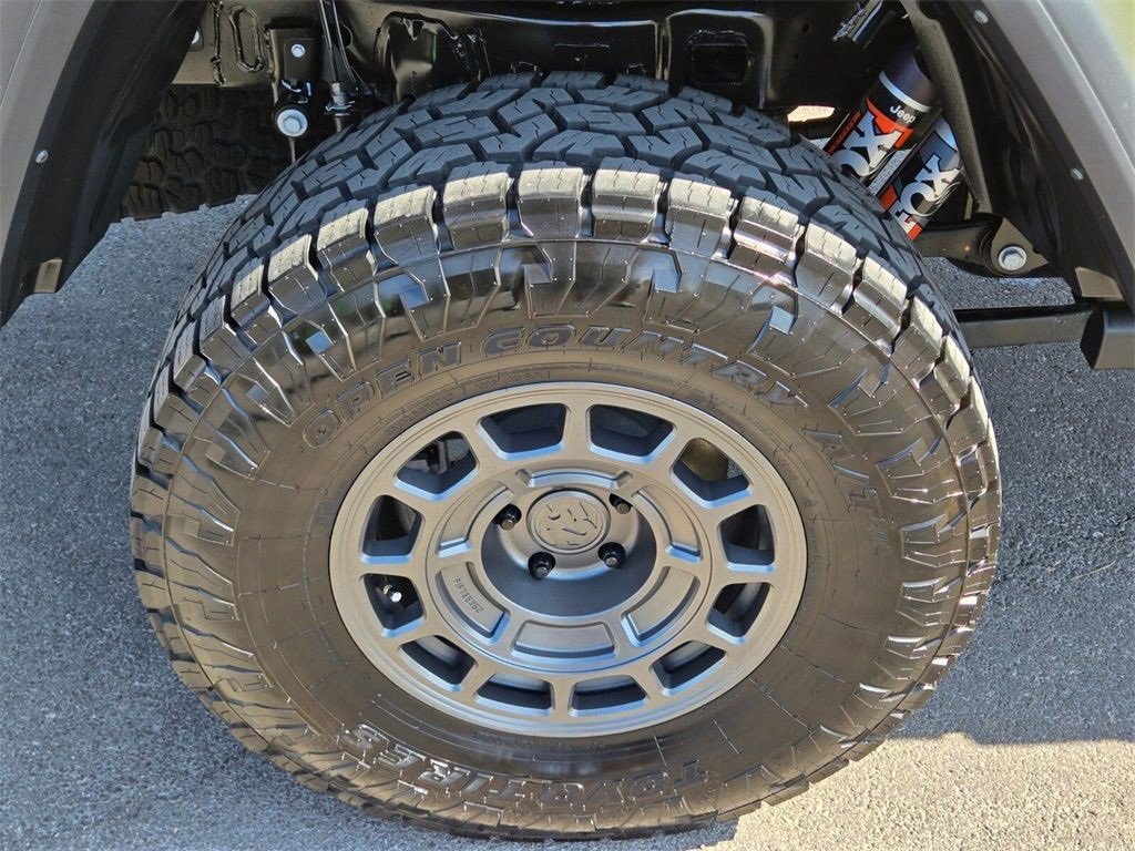 Used 2023 Jeep Gladiator Mojave w/ Cold Weather Group image 9