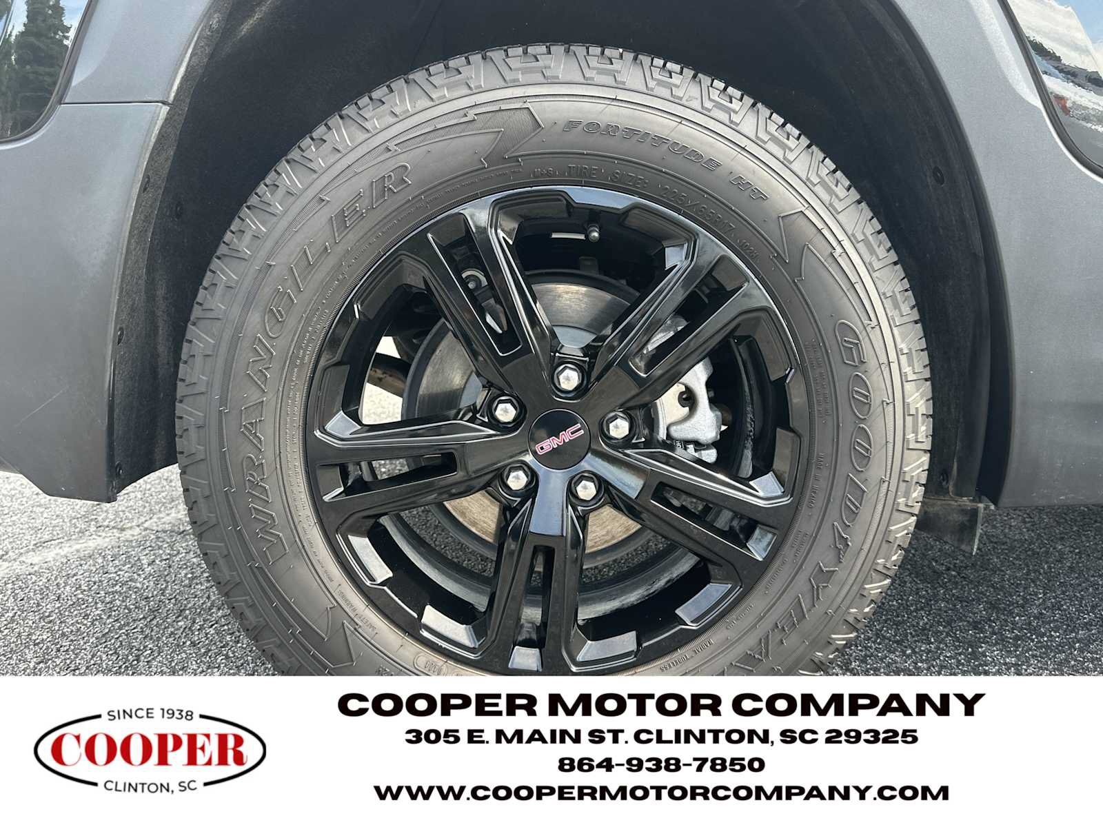 Used 2024 GMC Terrain AT4 w/ Tech Package AWD/4WD image 17