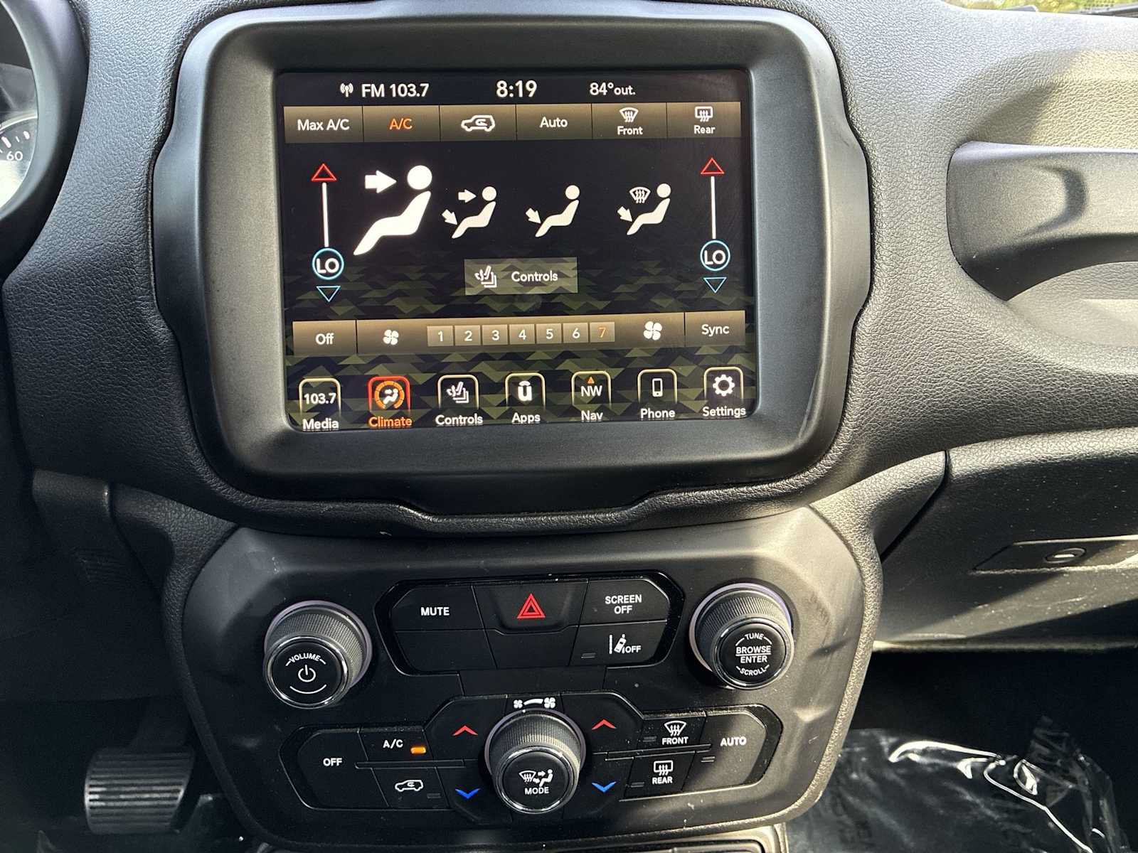 Certified 2022 Jeep Renegade Altitude w/ Convenience Group AWD/4WD image 16