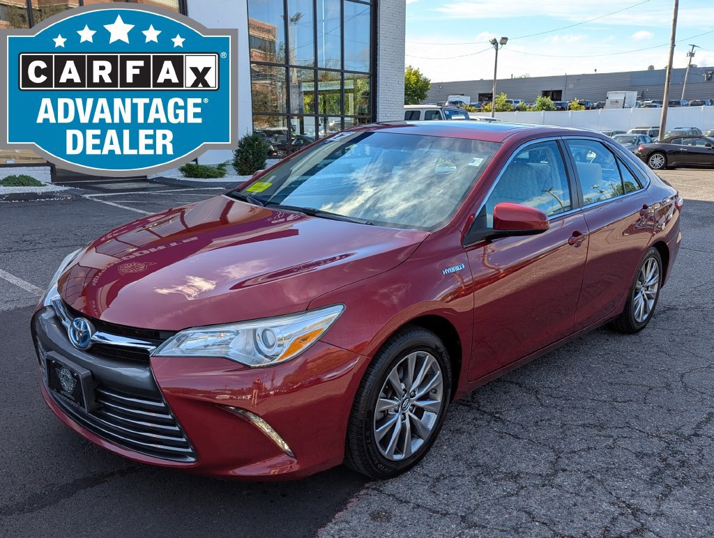 Used 2017 Toyota Camry XLE w/ Moonroof Package FWD image 2