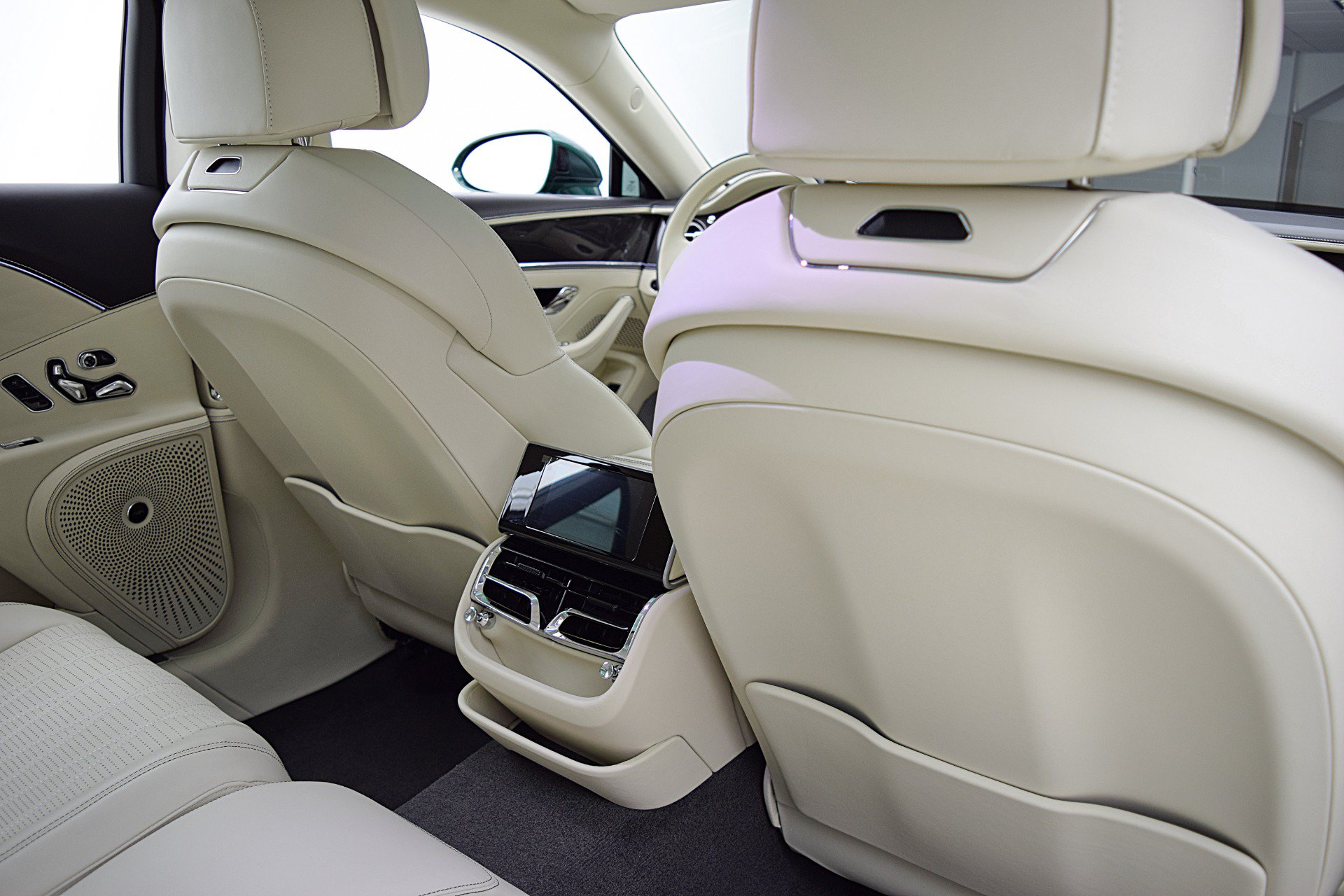 Certified 2022 Bentley Flying Spur V8 AWD/4WD image 32