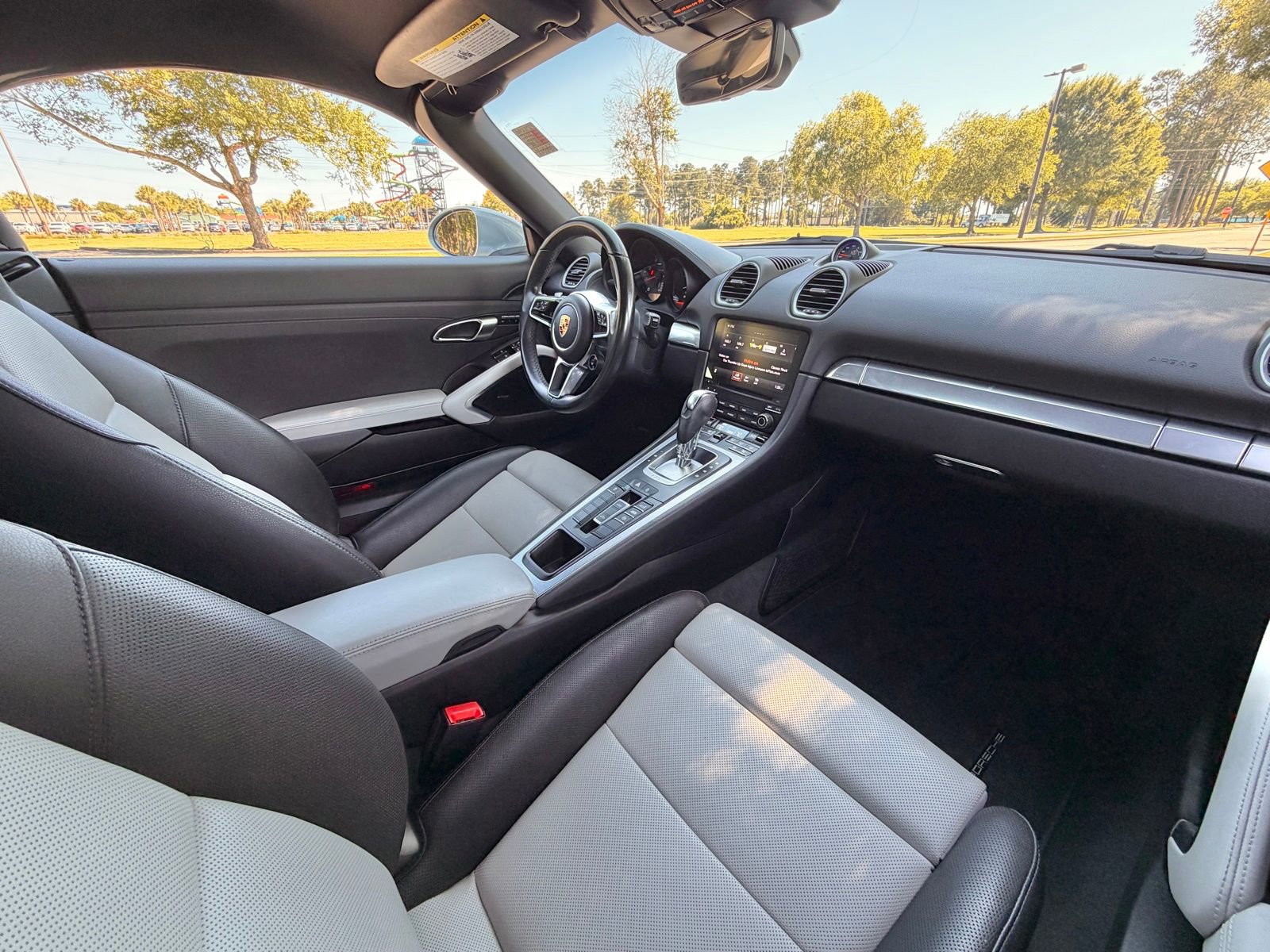 Used 2021 Porsche 718 Boxster RWD image 12