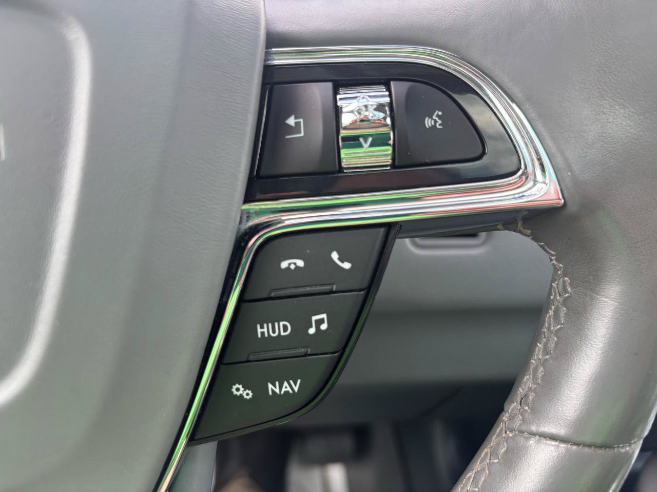 Used 2018 Lincoln Navigator L Reserve w/ Technology Package AWD/4WD image 21