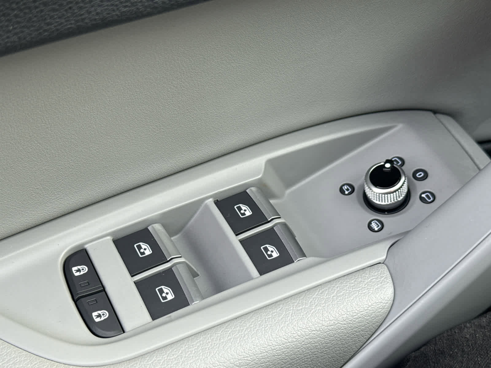 Used 2021 Audi Q5 Premium w/ Convenience Package image 23