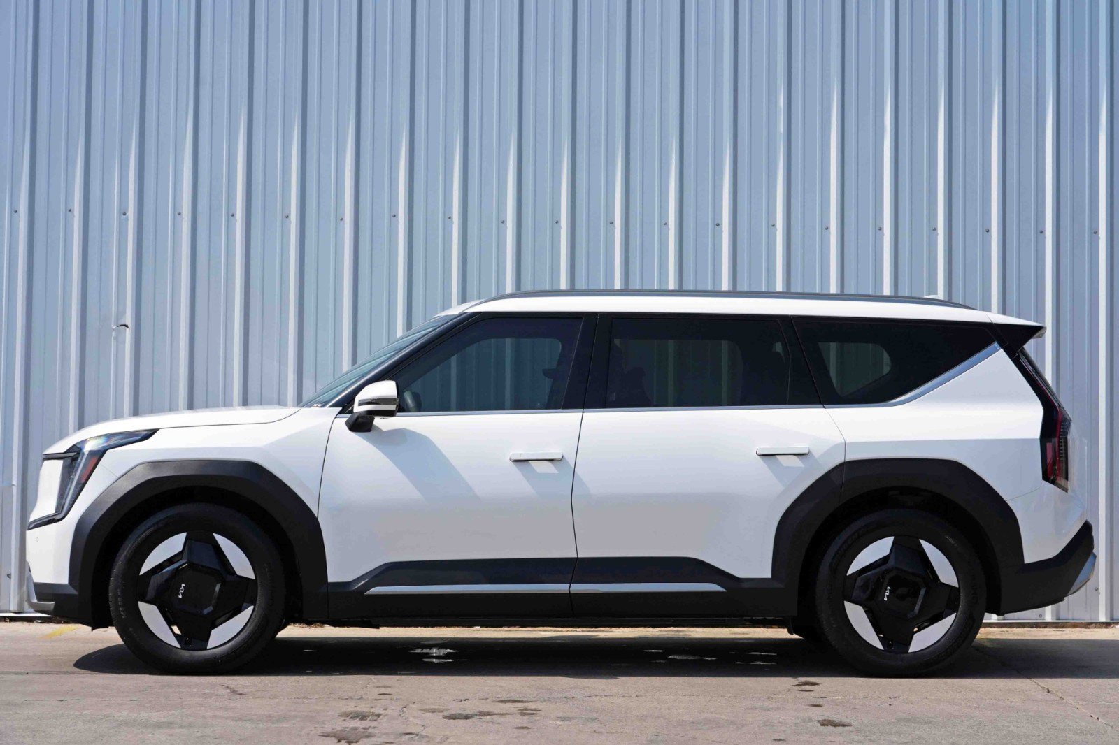 Used 2024 Kia EV9 Wind image 8