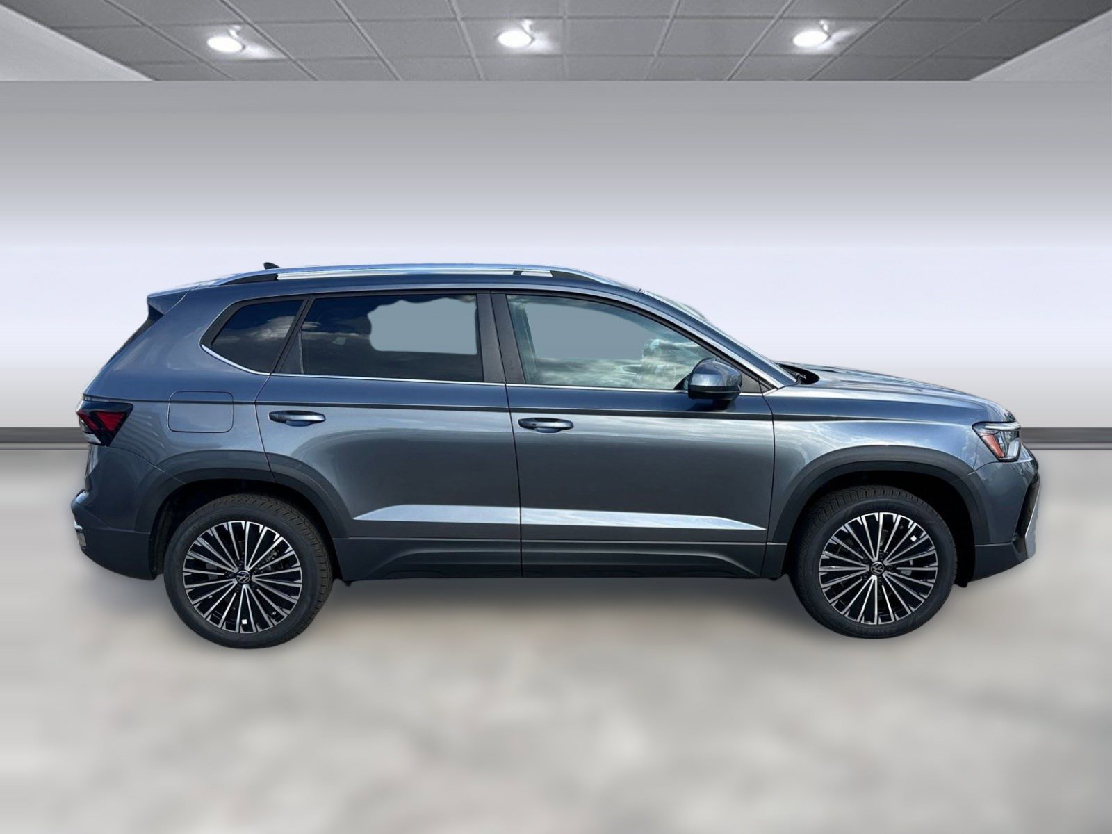 New 2026 Volkswagen Taos SE image 8