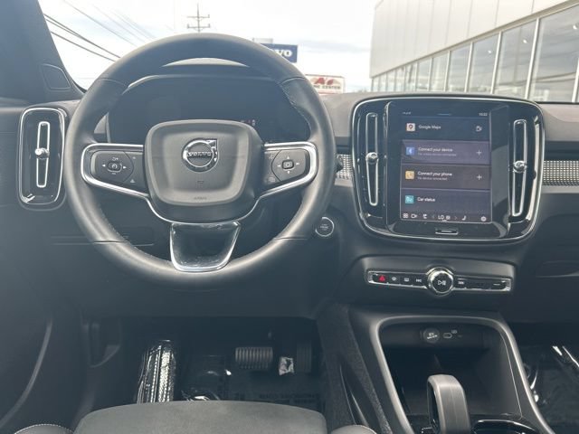 Certified 2025 Volvo XC40 B5 Plus AWD/4WD image 18