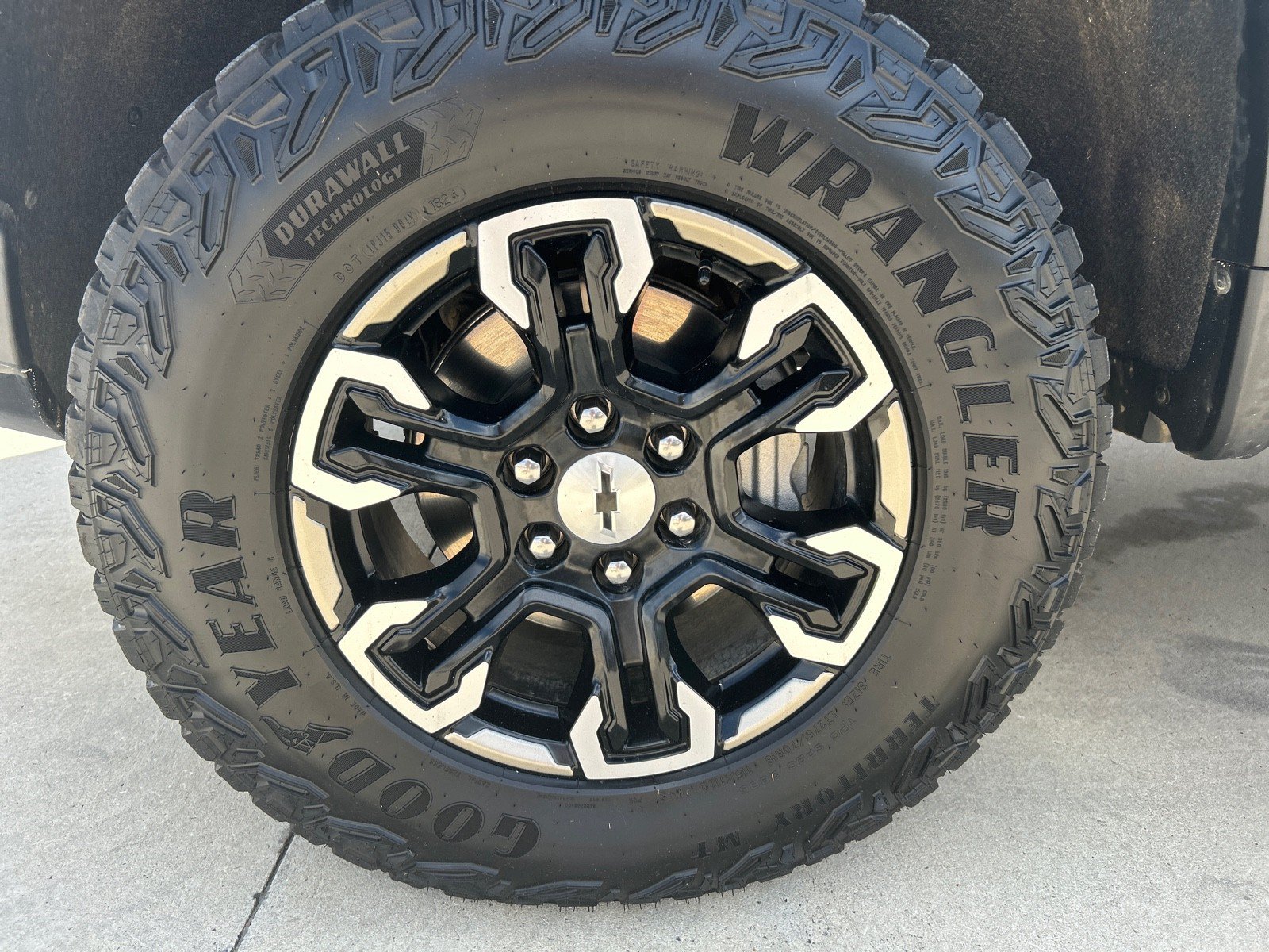 Used 2024 Chevrolet Silverado 1500 ZR2 w/ Technology Package AWD/4WD image 9
