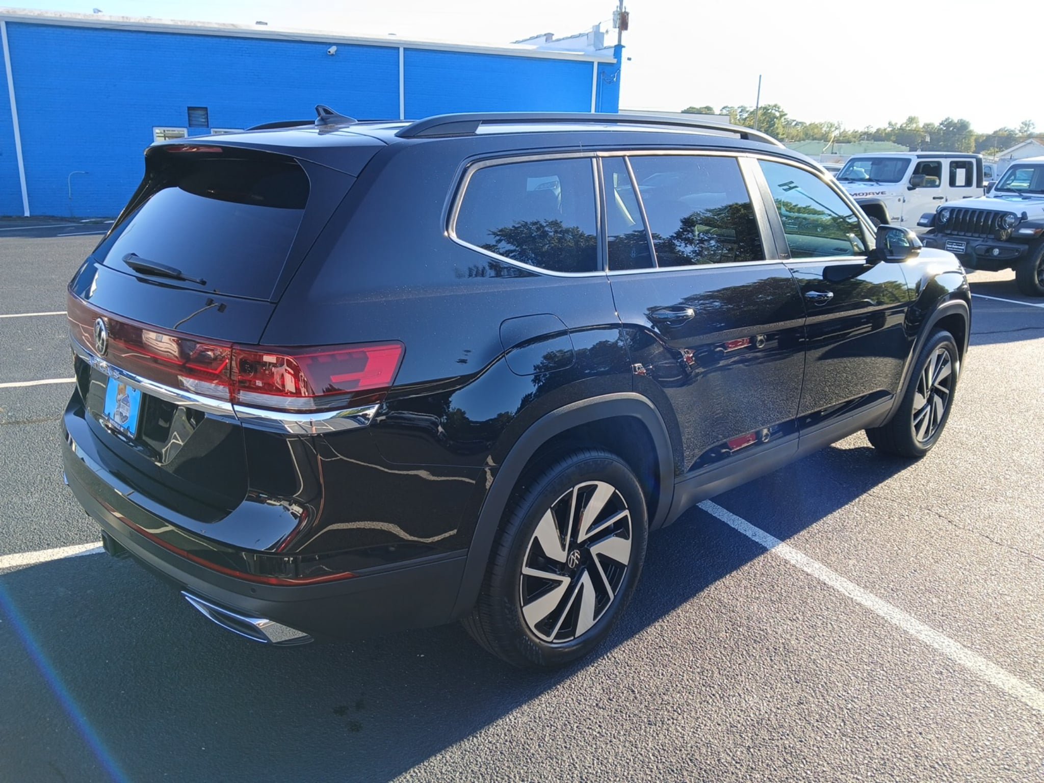 Used 2025 Volkswagen Atlas SE FWD image 3