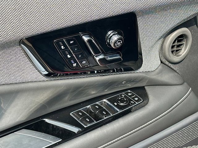 Used 2025 Cadillac Optiq Sport 2 w/ LPO, ONYX Package image 8