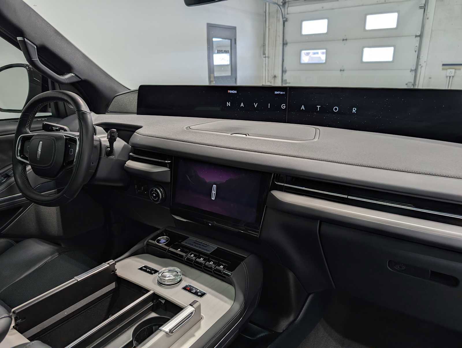 Used 2025 Lincoln Navigator Reserve w/ Jet Appearance Package image 43