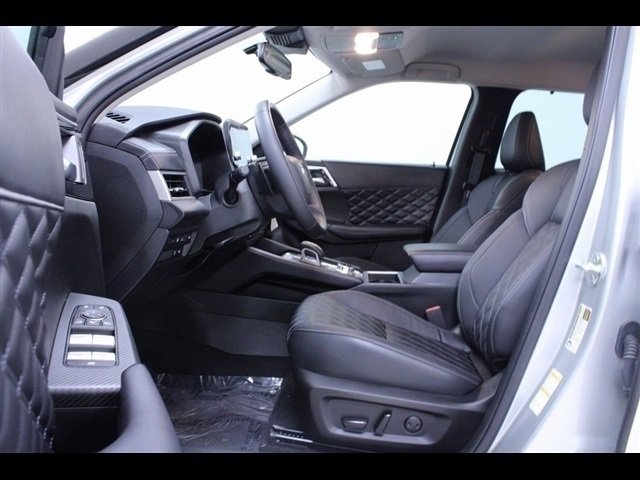 Used 2023 Mitsubishi Outlander SEL image 15