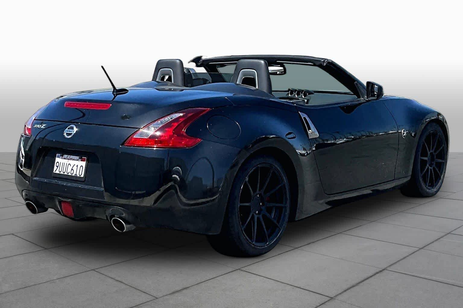 Used 2018 Nissan 370Z Touring Sport RWD image 12