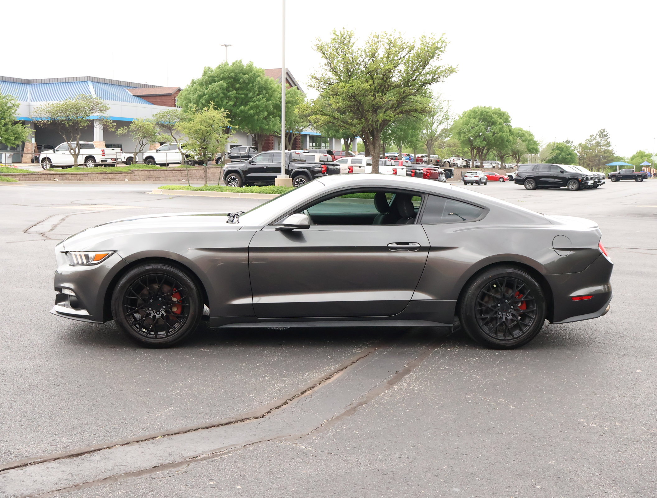 Used 2017 Ford Mustang Coupe image 24
