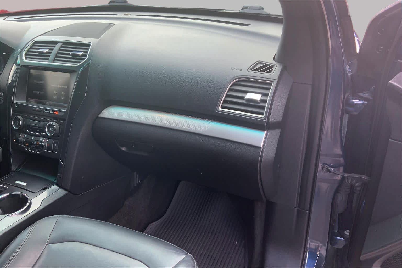 Used 2016 Ford Explorer XLT w/ Equipment Group 202A AWD/4WD image 19