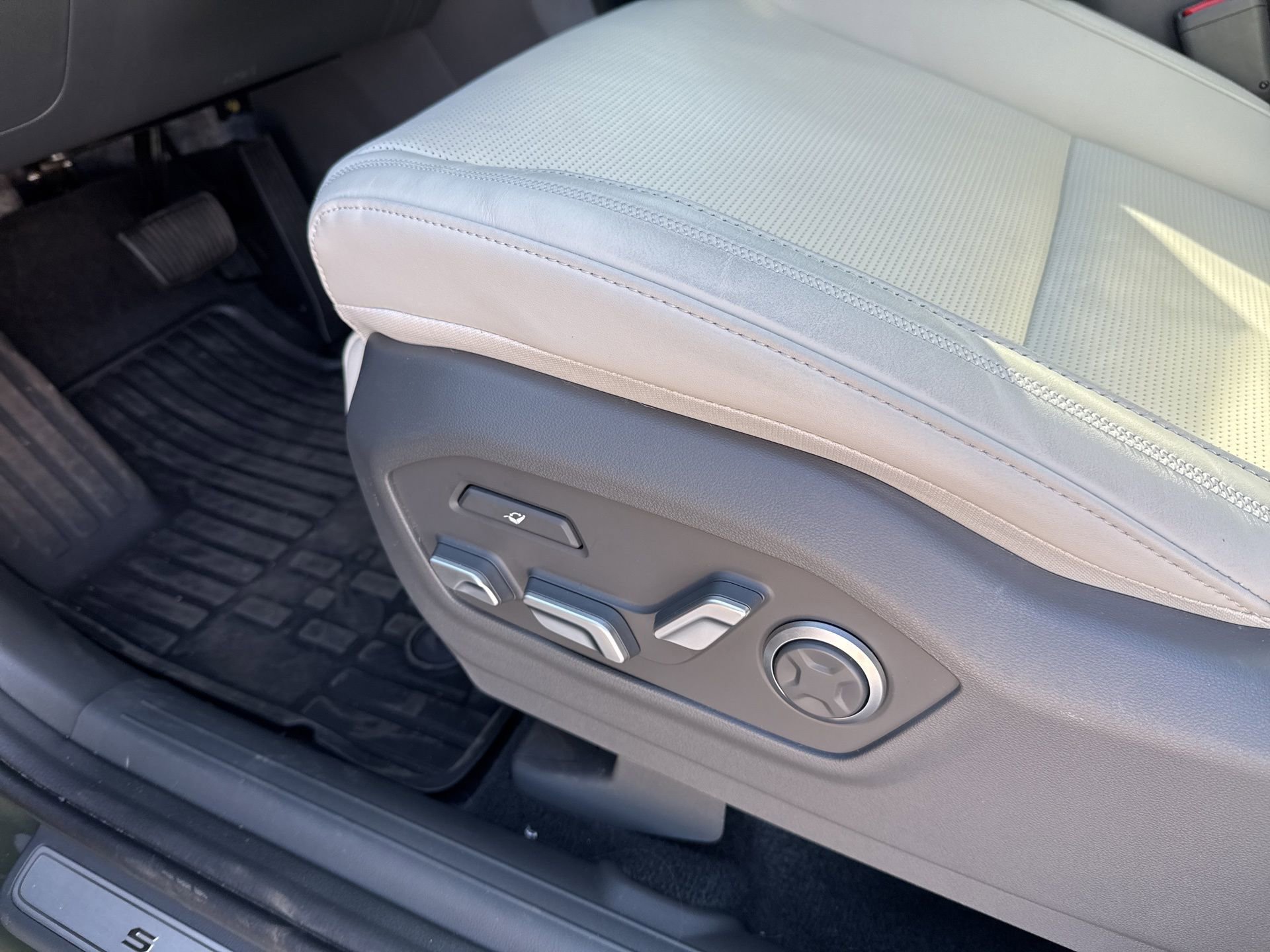 Used 2025 Hyundai Santa Fe Calligraphy image 21