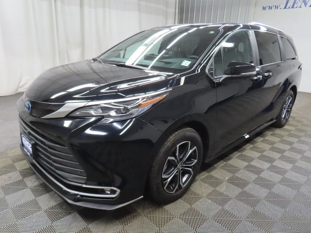 Used 2025 Toyota Sienna Platinum AWD/4WD image 9
