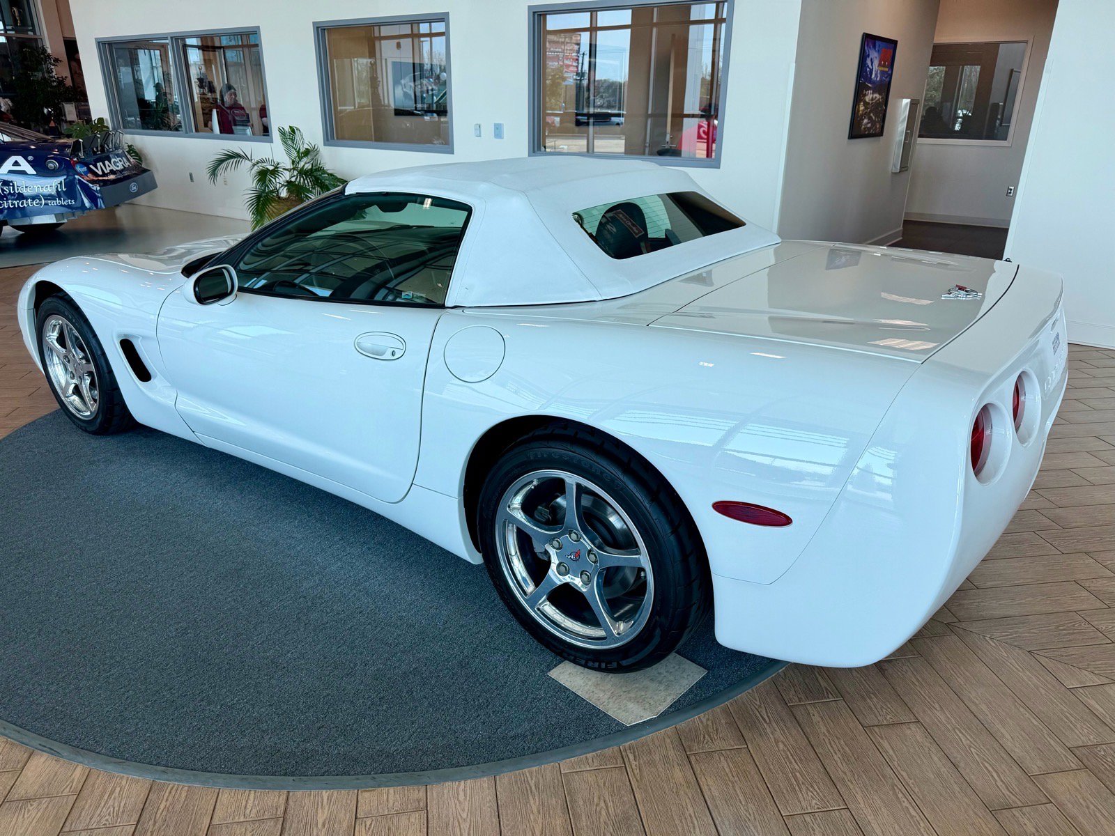Used 2001 Chevrolet Corvette Convertible w/ Preferred Equipment Group2 image 13