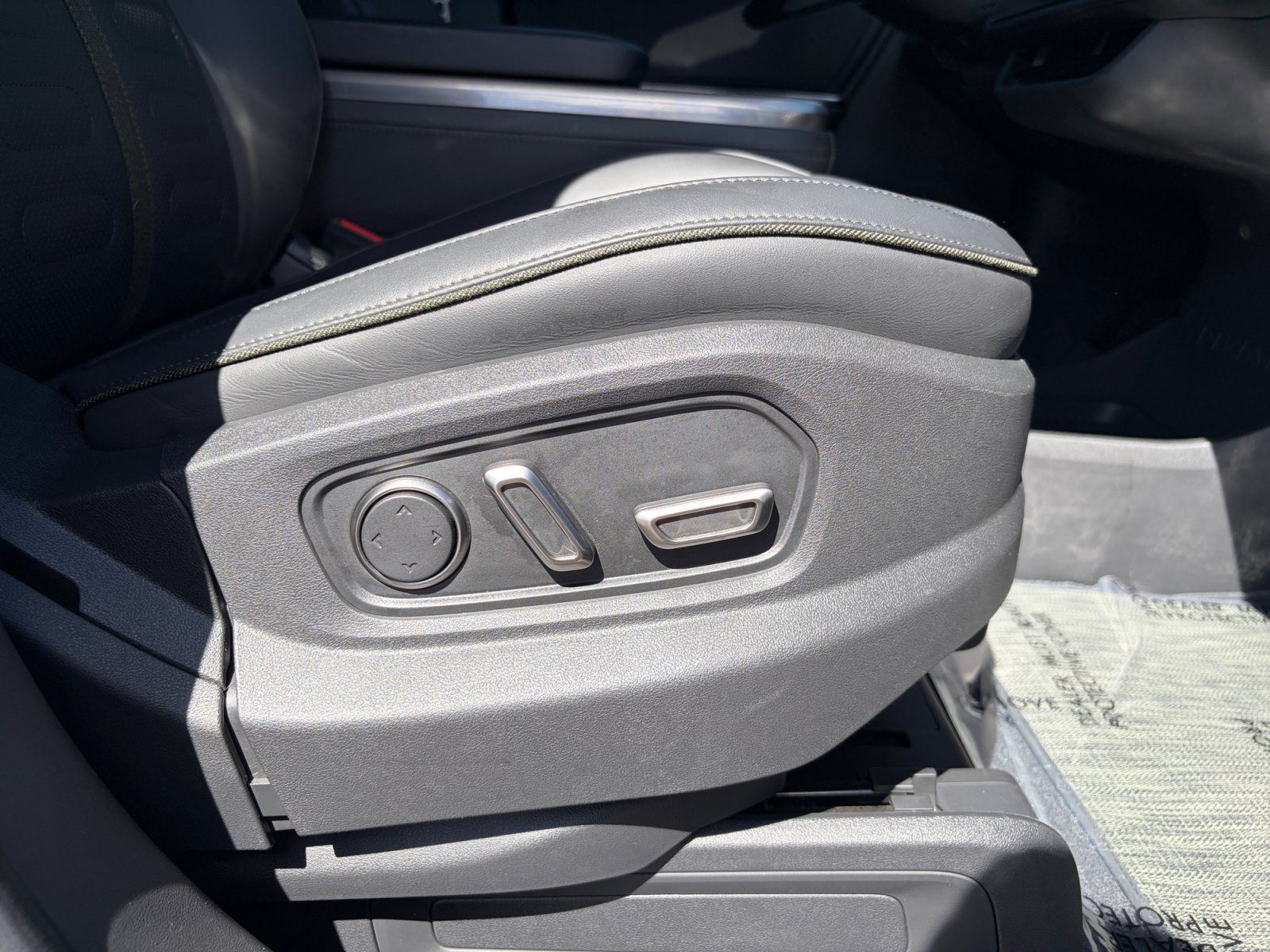Used 2025 Rivian R1T Adventure AWD/4WD image 33