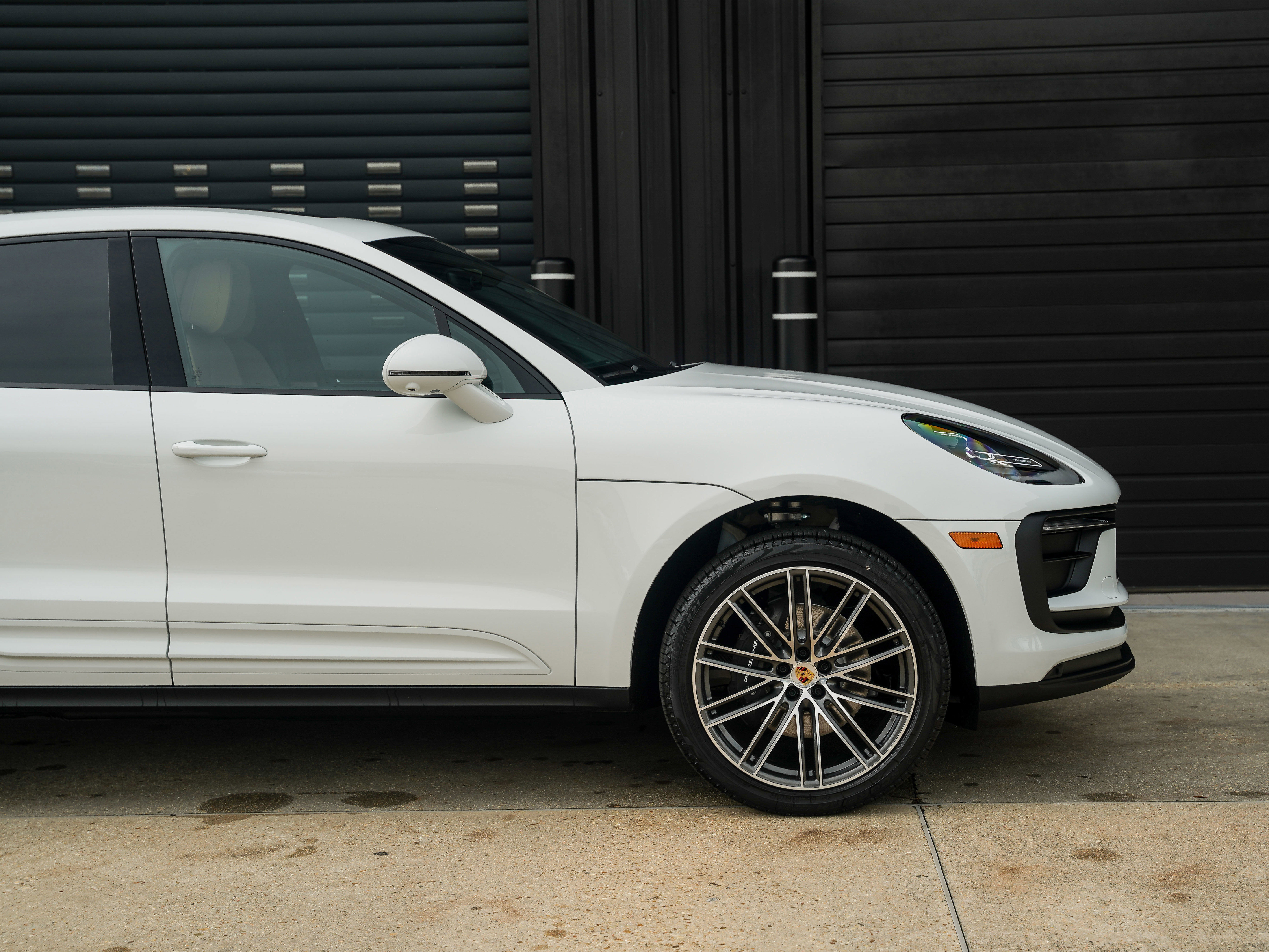 Certified 2025 Porsche Macan image 15