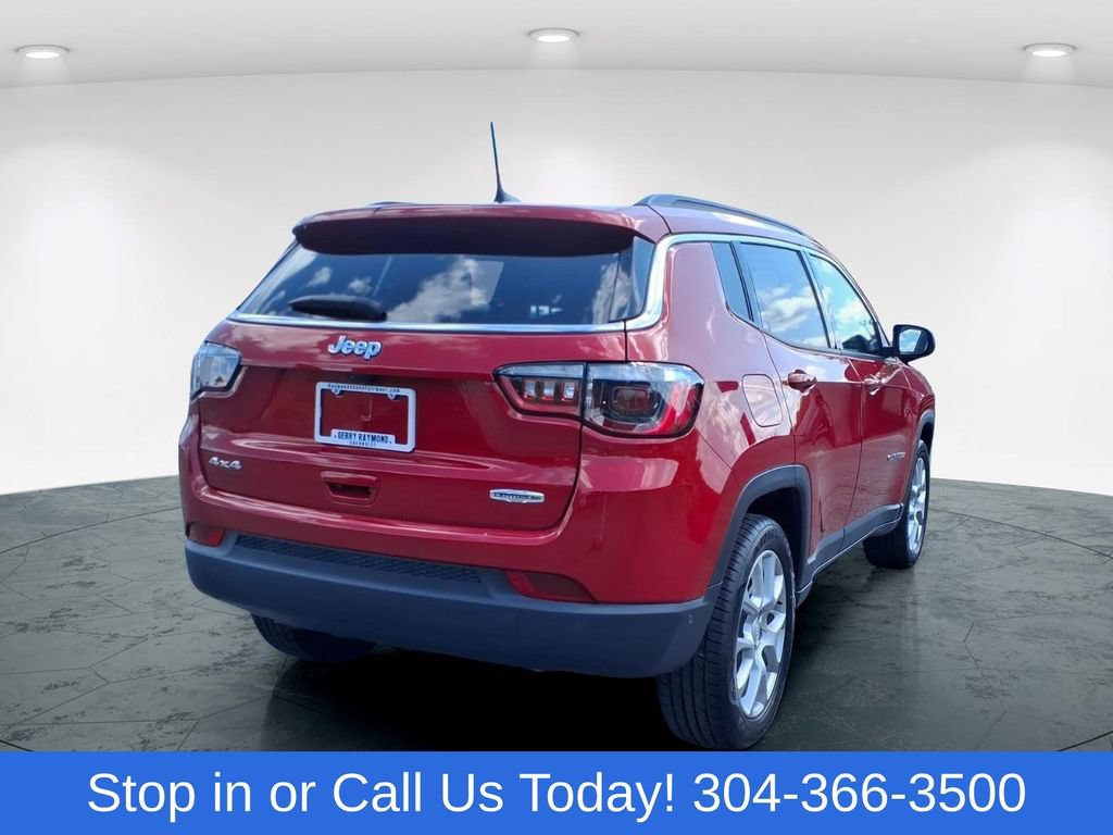 Used 2024 Jeep Compass Latitude AWD/4WD image 5