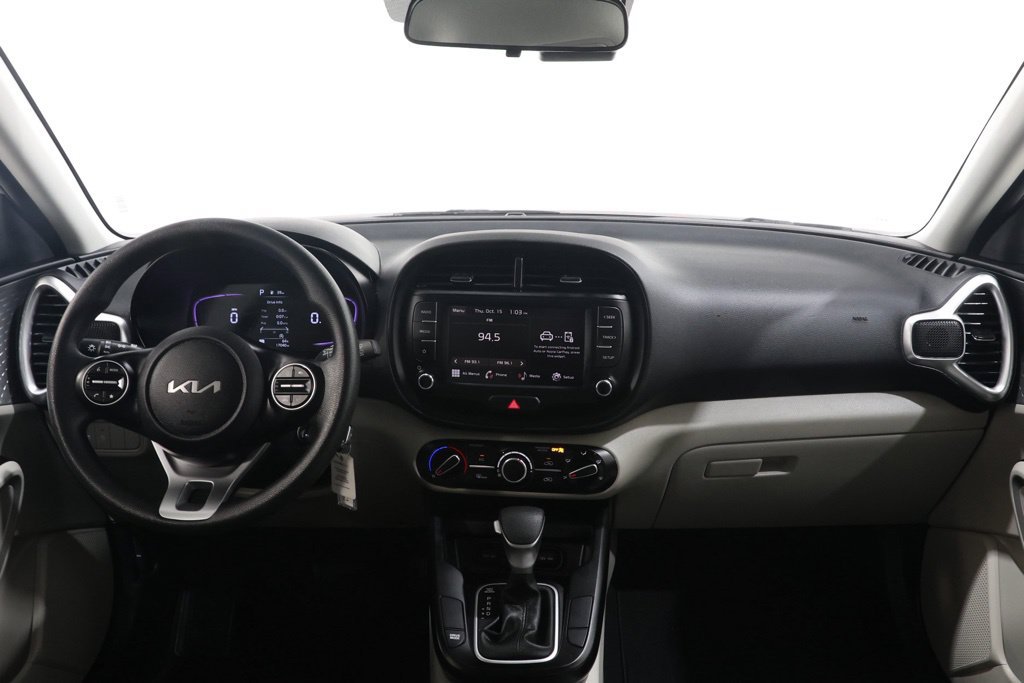 Used 2025 Kia Soul LX w/ LX Technology Package FWD image 17