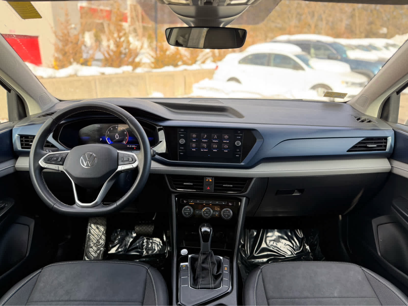 Used 2024 Volkswagen Taos SE image 19