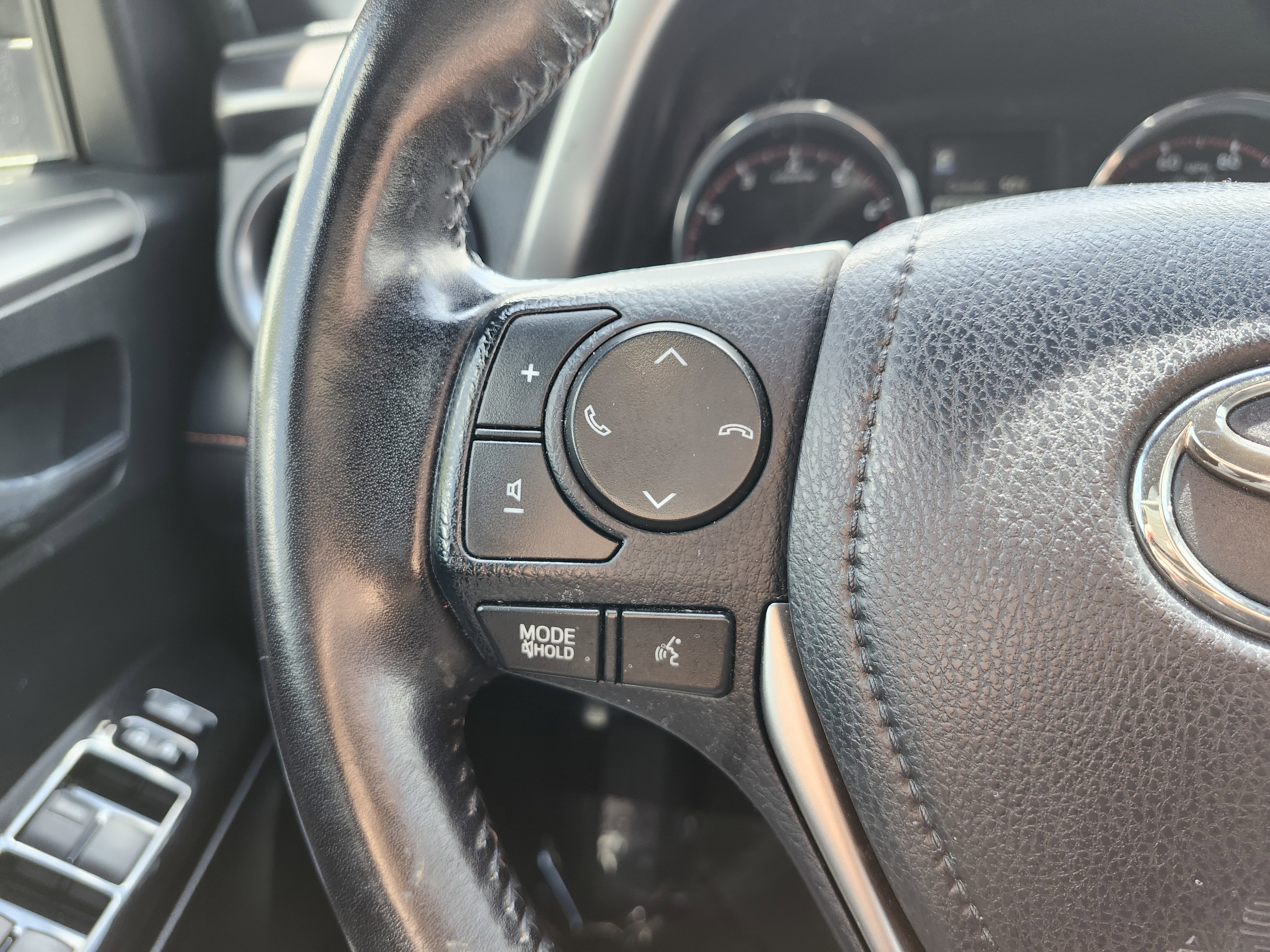 Used 2017 Toyota RAV4 SE FWD image 37