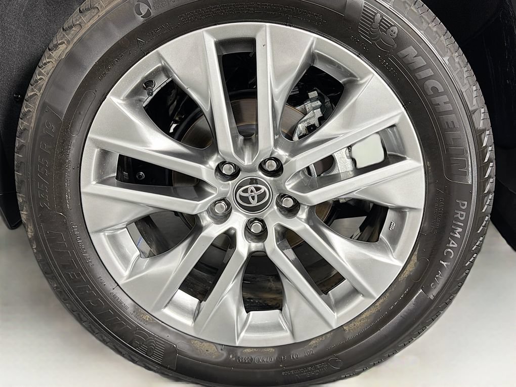 Used 2025 Toyota RAV4 XLE Premium FWD image 32