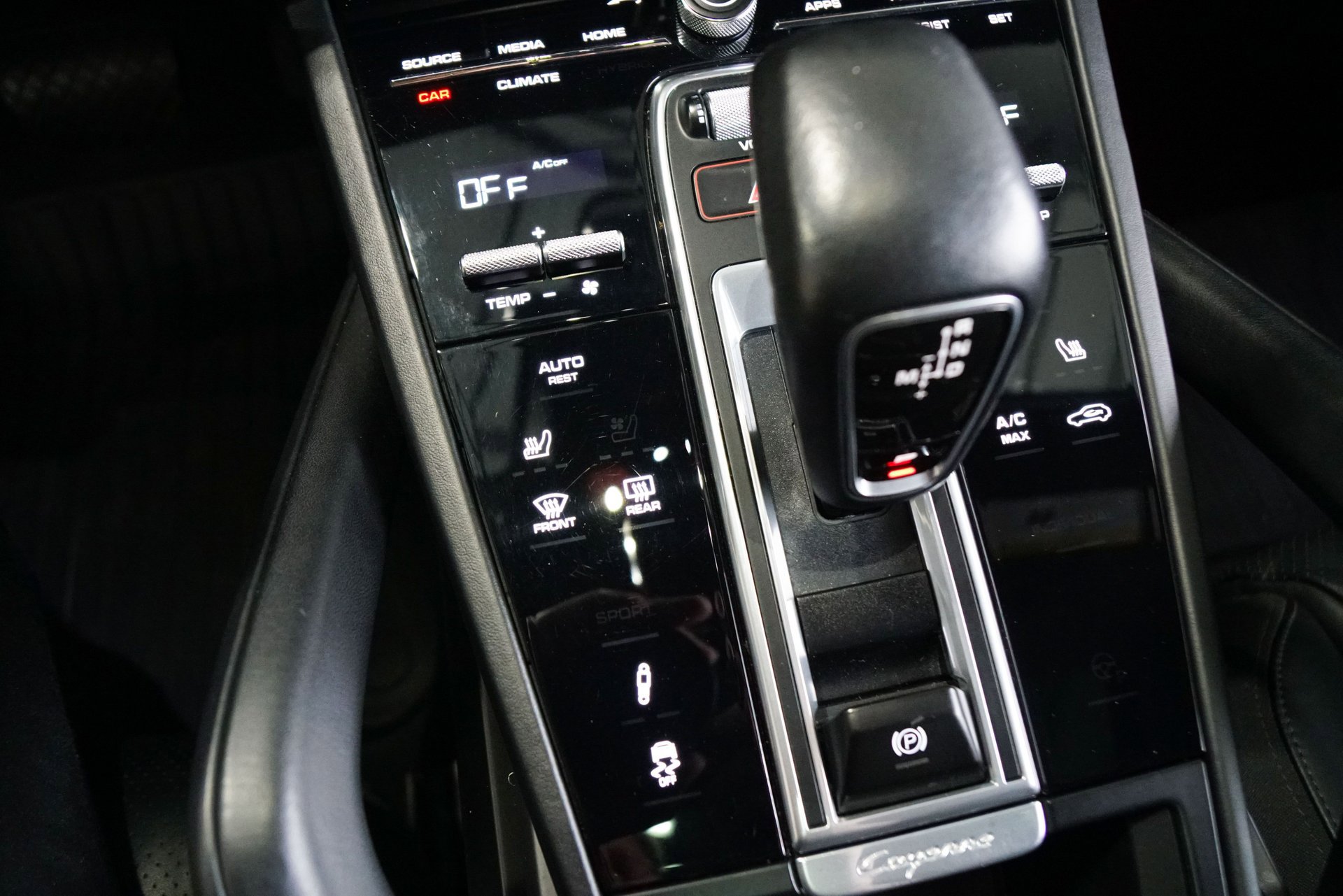 Used 2020 Porsche Cayenne image 31