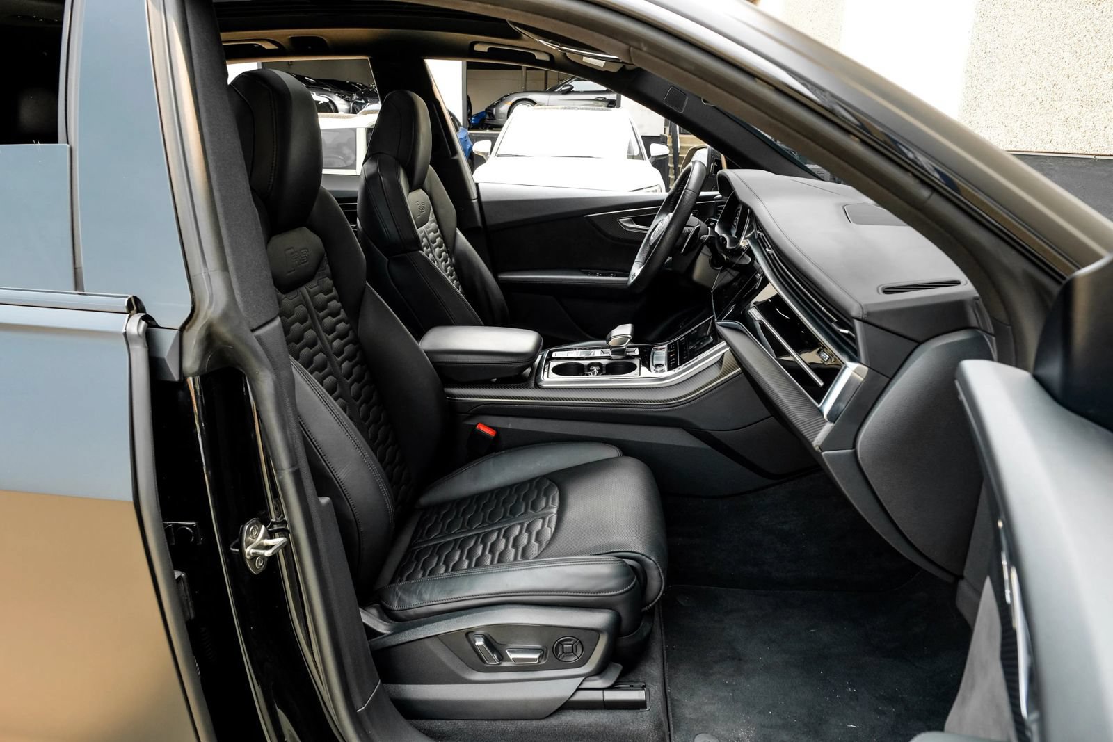 Used 2022 Audi RS Q8 AWD/4WD image 46