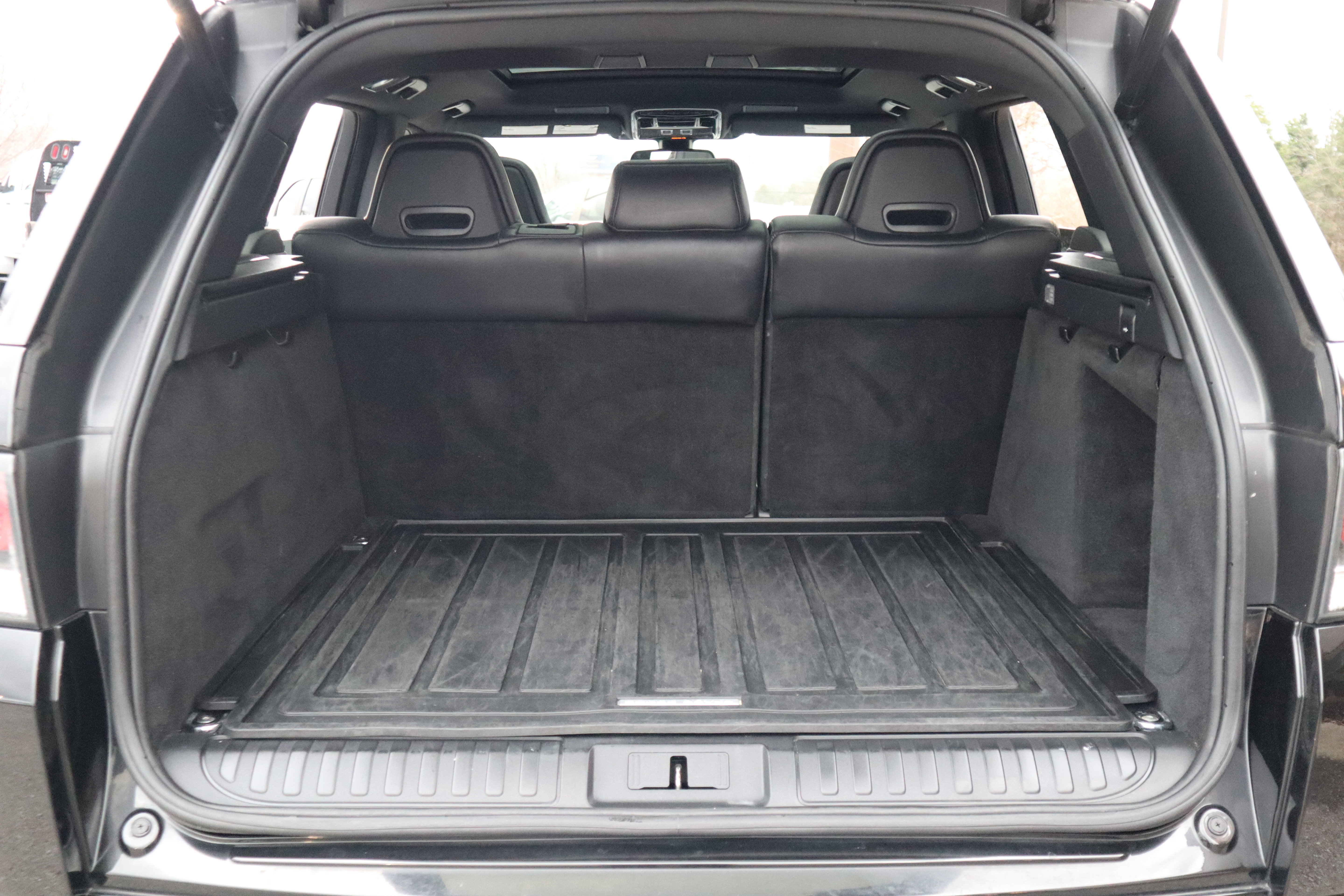 Used 2016 Land Rover Range Rover Sport SVR image 35