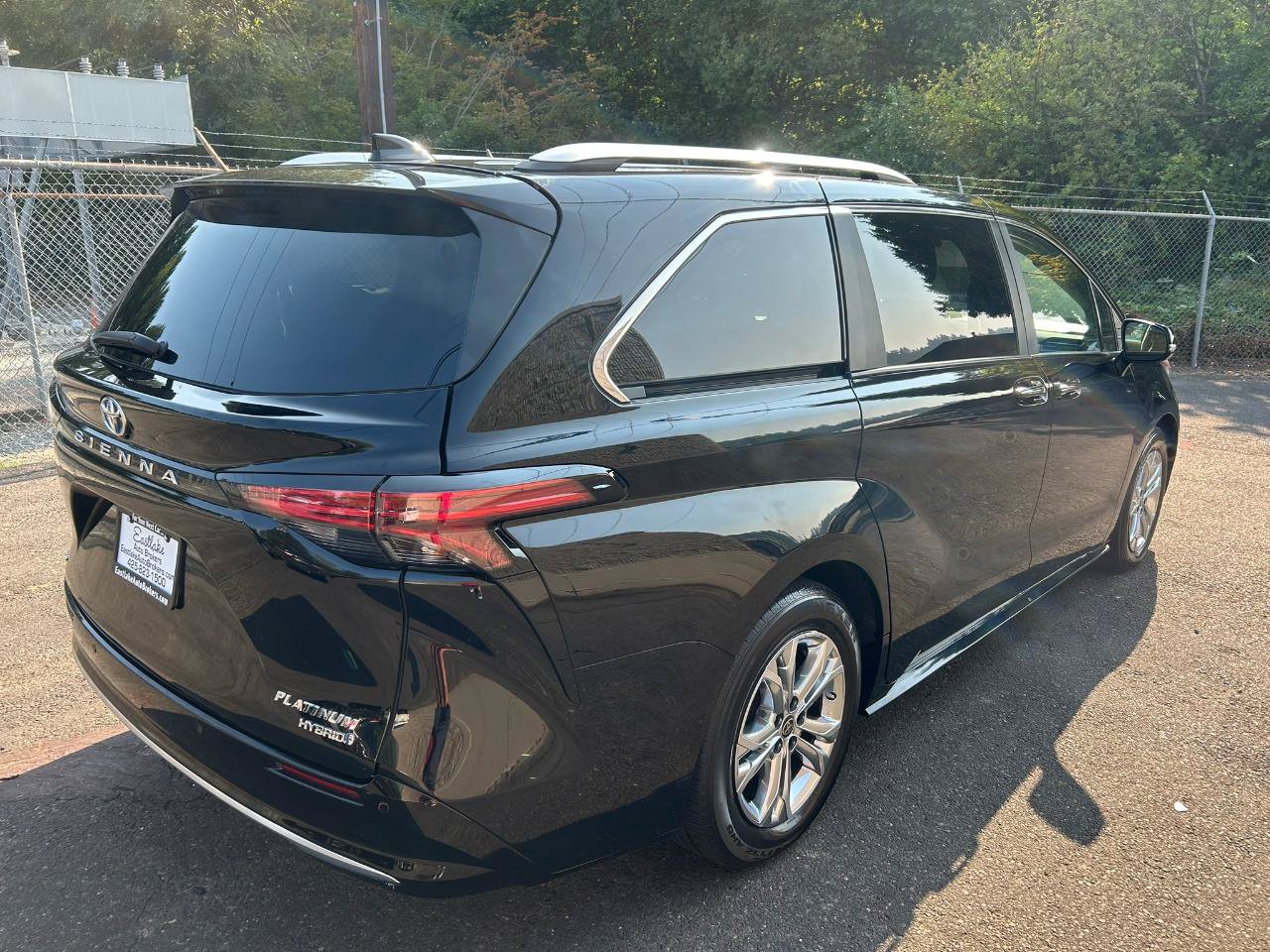 Used 2023 Toyota Sienna Platinum AWD/4WD image 5