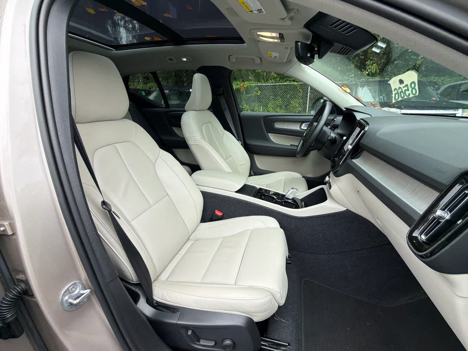 Certified 2024 Volvo XC40 B5 Plus w/ Climate Package AWD/4WD image 18