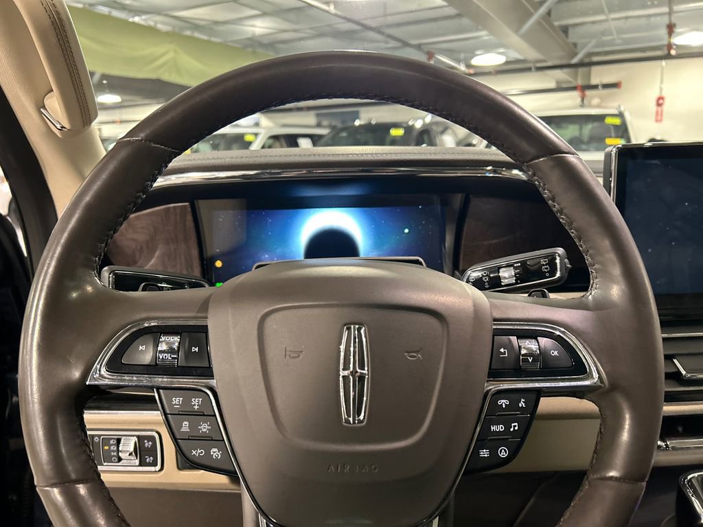 Used 2024 Lincoln Navigator Reserve image 11
