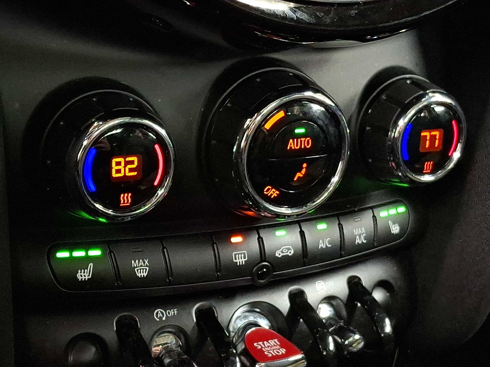 Used 2023 MINI Cooper 4-Door Hardtop w/ Multitone Edition image 13