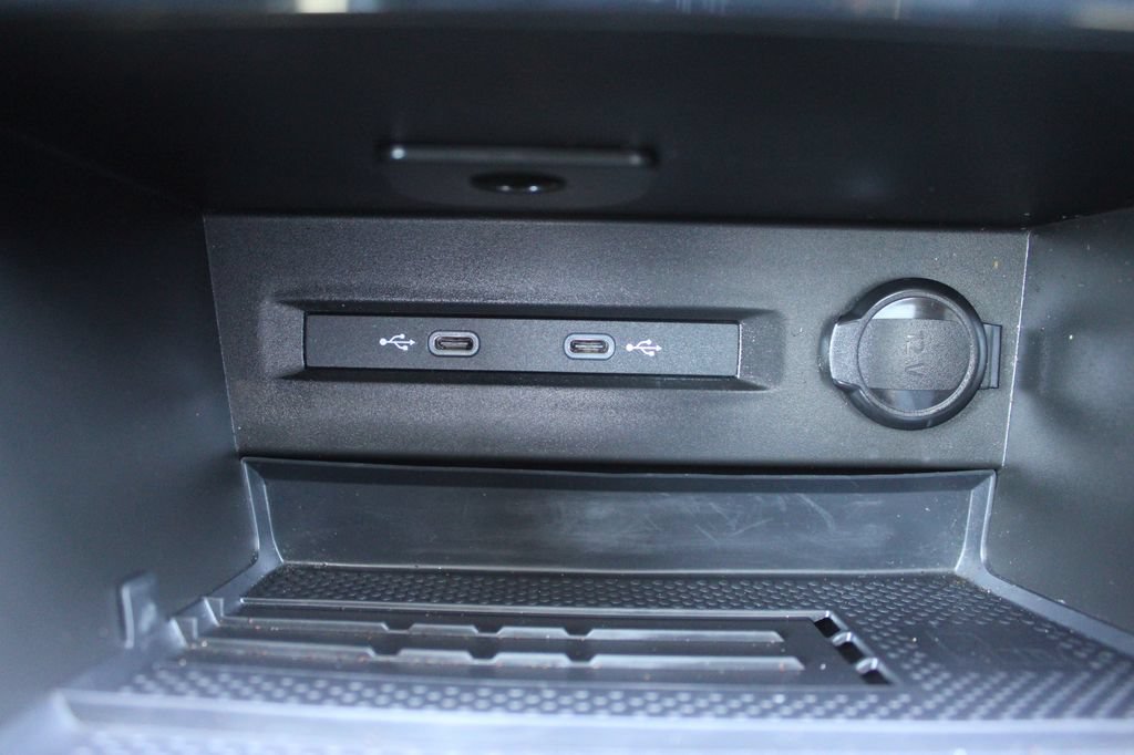 Used 2025 Volkswagen Taos SE AWD/4WD image 22