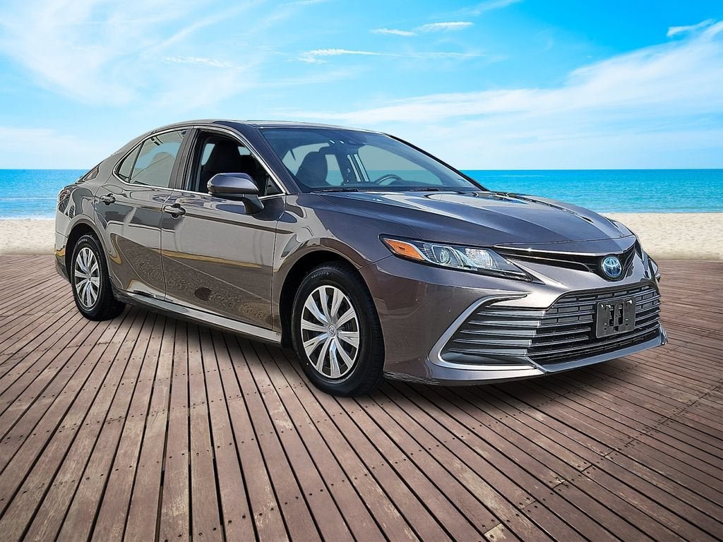 Used 2022 Toyota Camry LE FWD image 3
