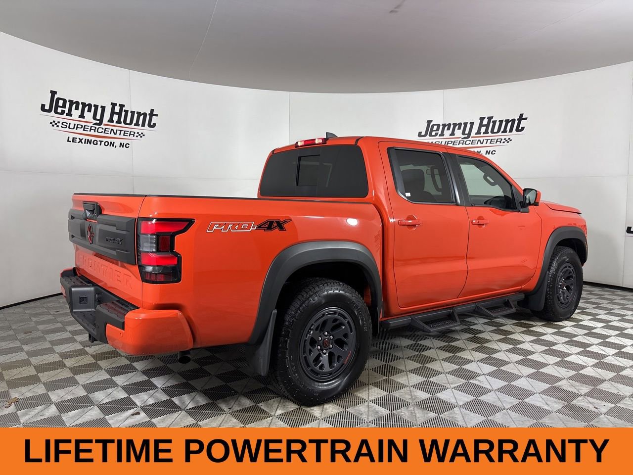 Used 2025 Nissan Frontier PRO-4X w/ Pro Convenience Package image 5