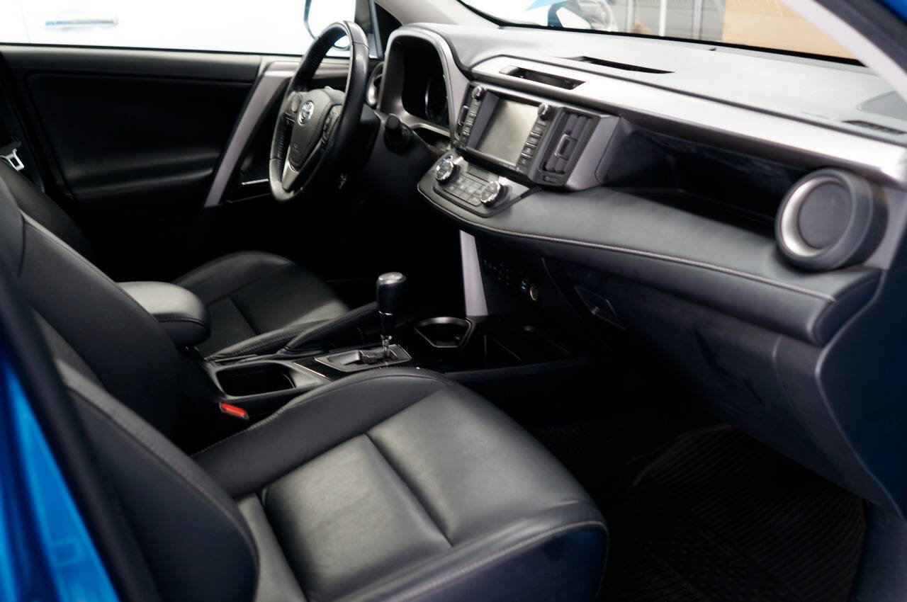 Used 2018 Toyota RAV4 Limited w/ Advanced Technology Package image 24