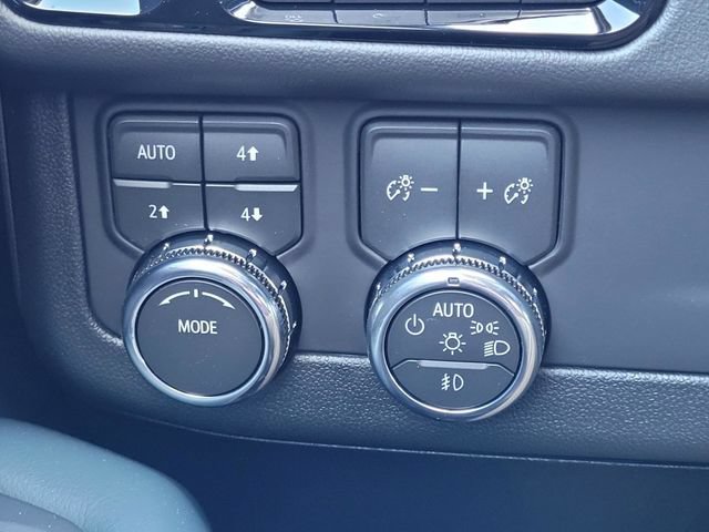 New 2026 GMC Yukon XL AT4 AWD/4WD image 18