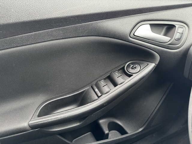 Used 2015 Ford Focus SE image 28